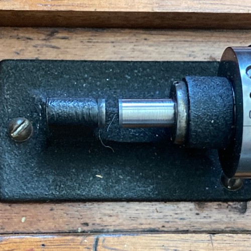 Brown & Sharpe USA No 233 Bench Micrometer with Wooden Case Machinist Tool Lathe - Picture 3 of 7