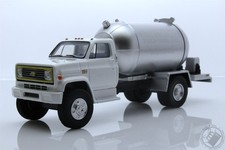 1982 Chevrolet C-60 Armstrong Propane Truck 1/64 Diecast, WHITE Cab, Silver Tank