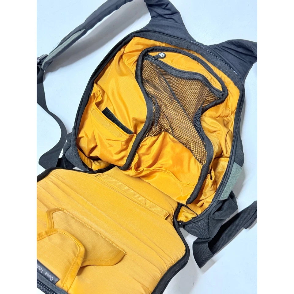 Mochila Crumpler Negra Verde Oliva Viaje Laptop Cámara Transporte Diario Foto 4 de 4