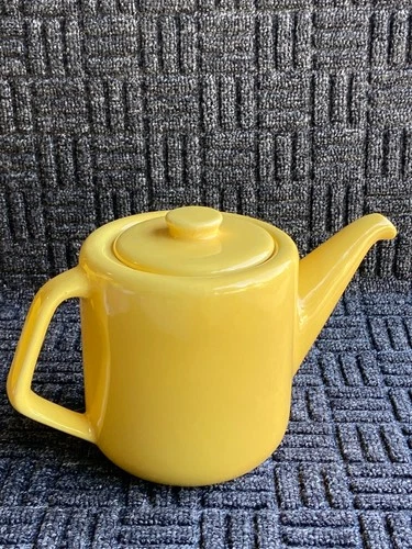 WOW!! VINTAGE BAUER  MCM CALIF POTTERY TEA POT  YELLOW  COLOR / ANGULAR HANDLE