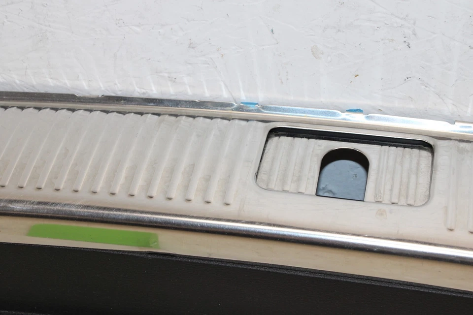 Audi SQ5 Q5 2018-2024 moldura de alféizar de maletero 80A86483E OEM KX35 Foto 4 de 4