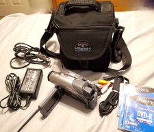 SONY HANDYCAM DCR-DVD205 MEGA PIXEL WIDE LED DVD CAMCORDER 12X OPTICAL ZOOM