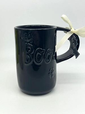 Rae Dunn Keramik Kaffeebecher schwarz ''BOO'' Halloween einfarbig mit Schleife
