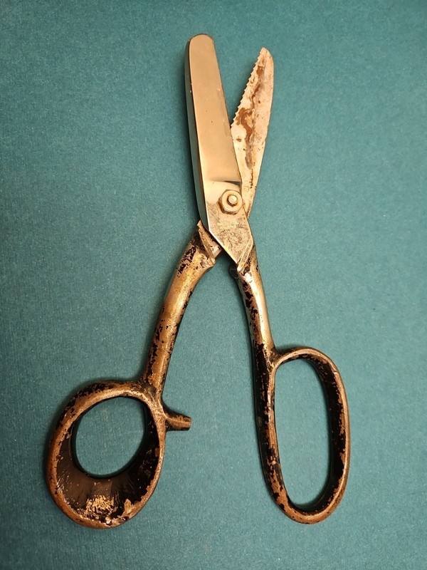 Vtg Large 8" PAKISTAN Cutting Shears SCISSORS Bone Medical Kitchen Arrow Logo