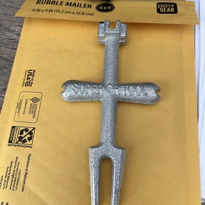 VINTAGE SUPERIOR TOOL CAST IRON GAS WATER PLUMBERS VALVE KEY