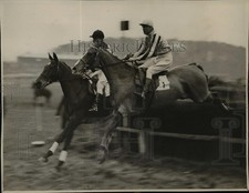 1931 Press Photo Easter Hero wins Mole steeplechase vs Bleris - net19497
