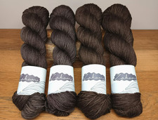 ZAKAMI x 4 skeins DK/Light Worsted Weight 'Peko' 100% SW Fine Merino