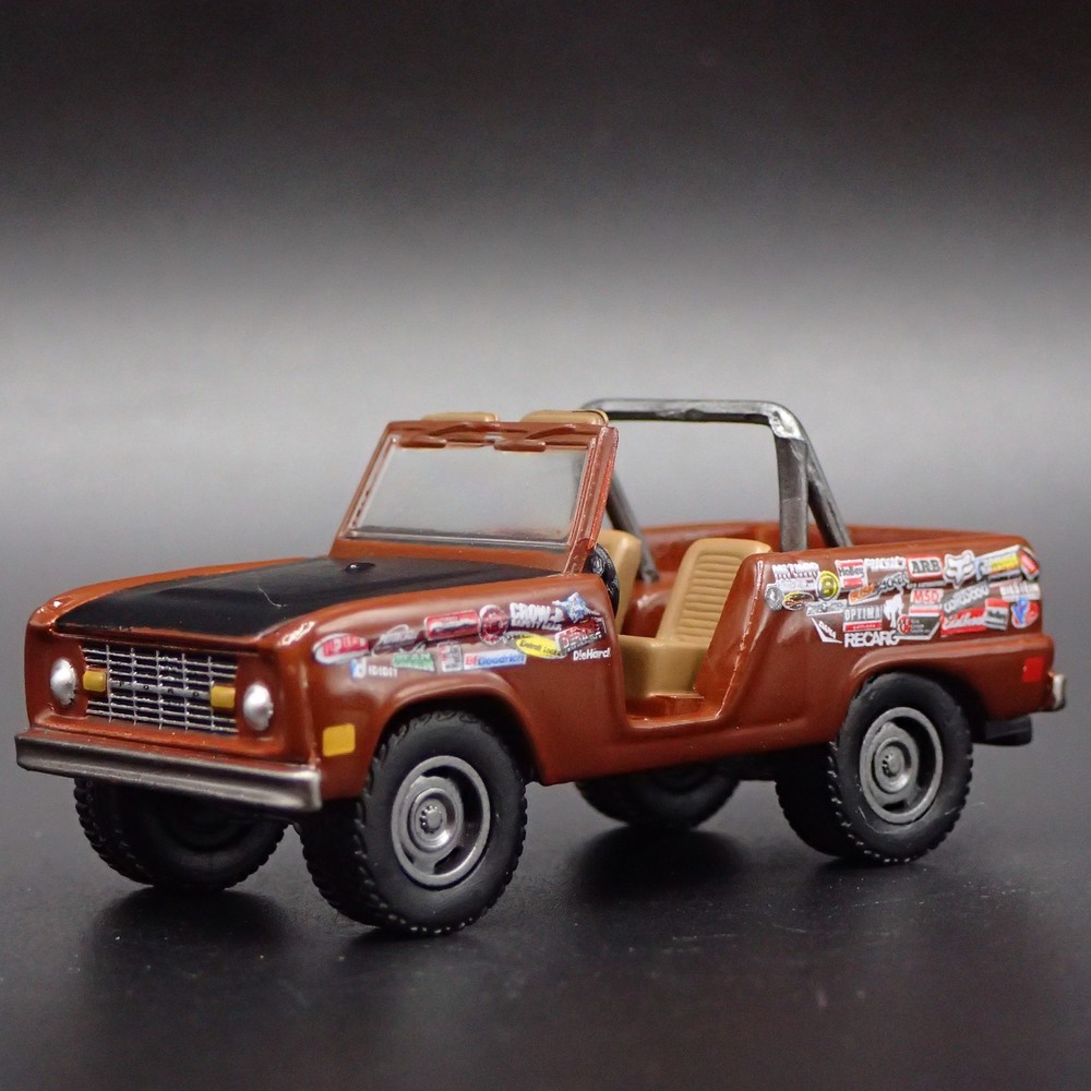 1966 66 FORD BRONCO RACING WITH HITCH 1:64 SCALE DIORAMA DIECAST MODEL CAR