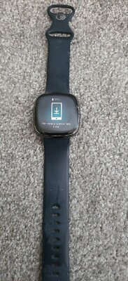 Fitbit Sense Advanced Aktivitätstracker Smartwatch *kleiner Riss Display* Ref B