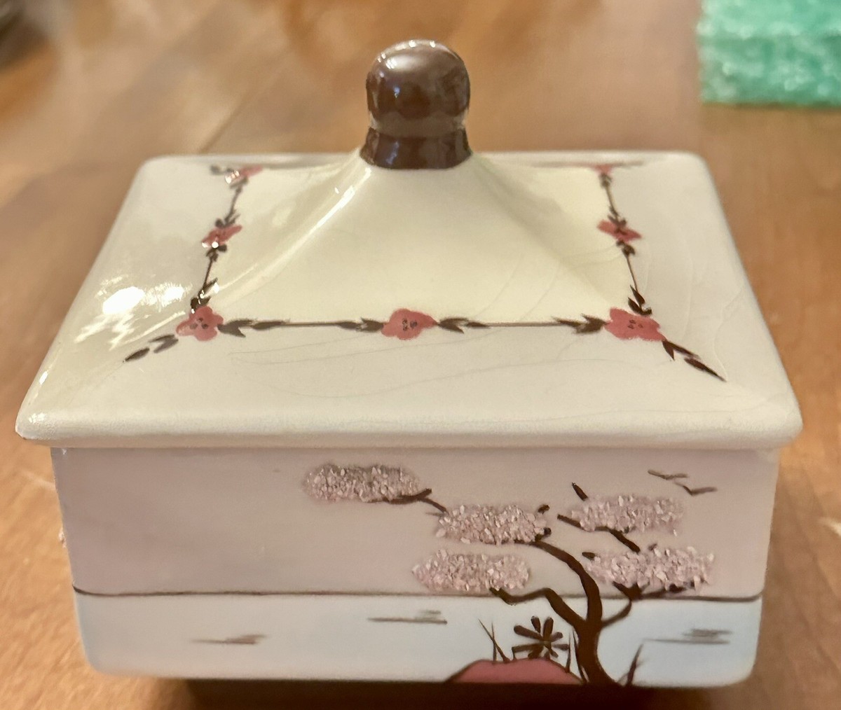 置物 waiwai Japan Chiikawa Restaurant Mascot Holder - Hachiware : Waitstaff 置物