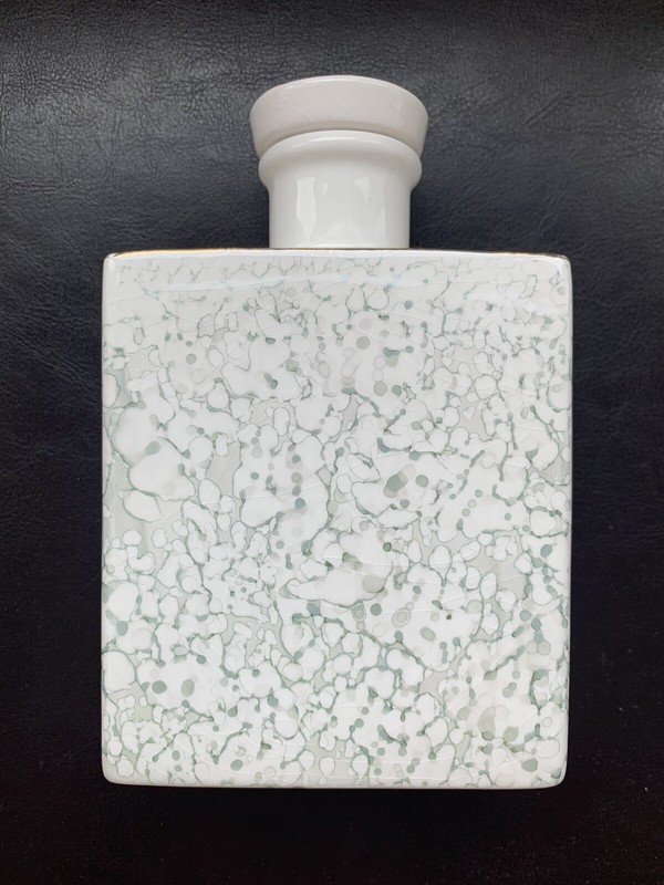 CROSCILL PARFAIT CERAMIC JADE LOTION BOTTLE w GOLD OYSTER RIM 6.5” Tall List $40