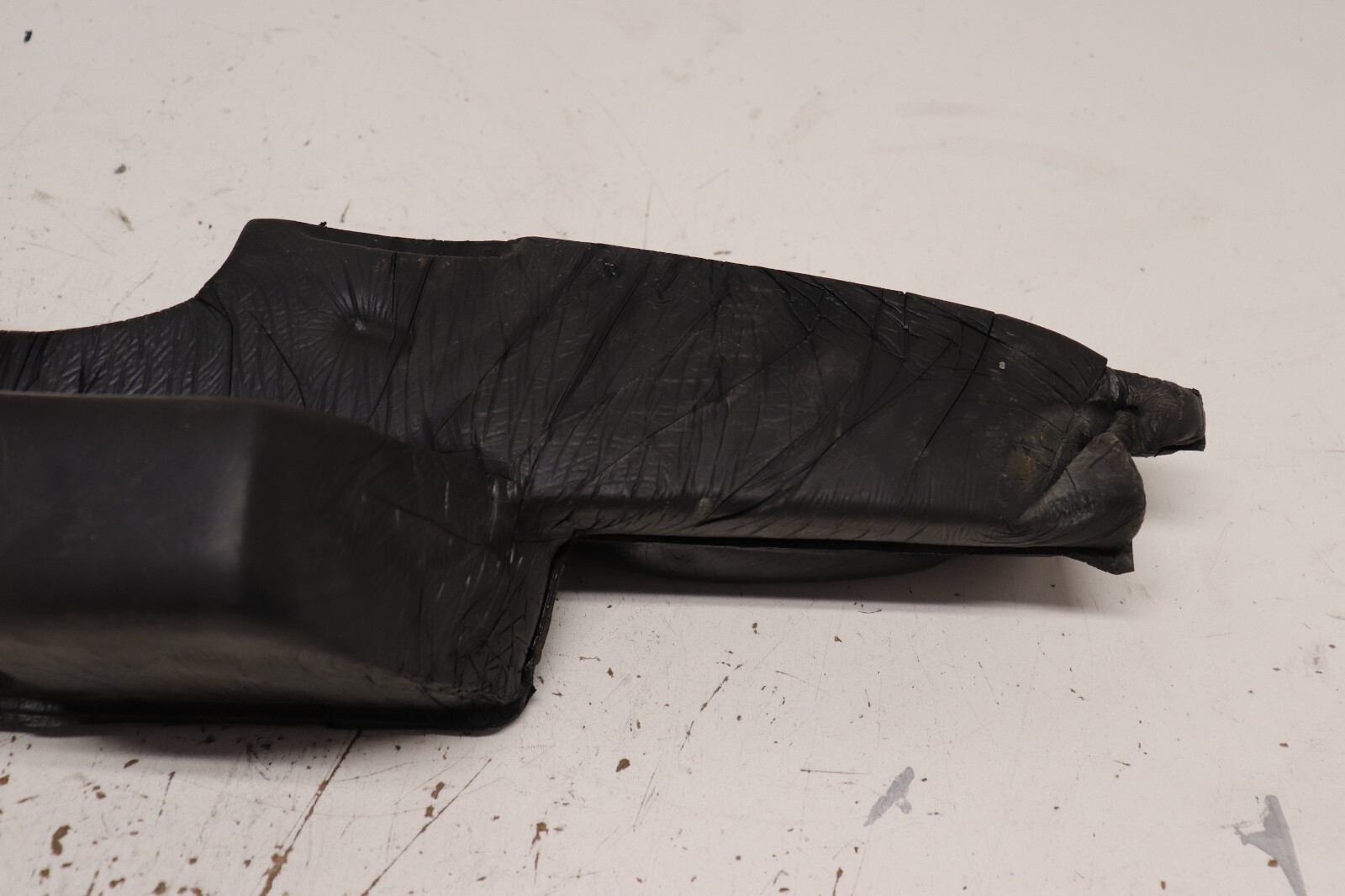 F20974 2003-2012 Maserati Quattroporte M139 Fender Insert Filler Driver Side OEM