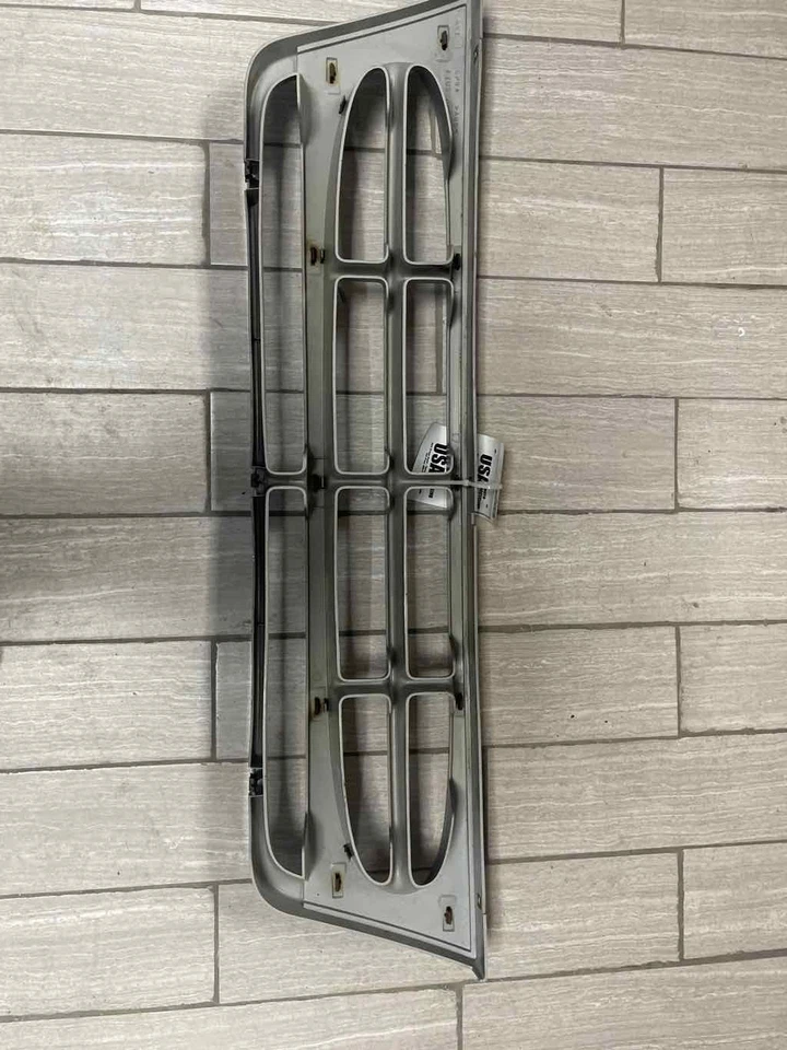 Grille FORD VAN E250 97 98 99 00 01 02 03 04 05 06 07 OEM - Imagem 4 de 4