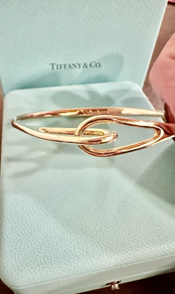 Tiffany & Co Double Loop Infinity True Hardware 18k Yellow Gold Bangle Bracelet - Image 2 of 4