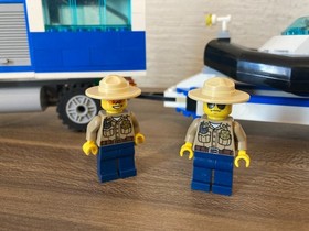 LEGO 4205 CITY Off-Road Command Center Missing one minifigure - retired