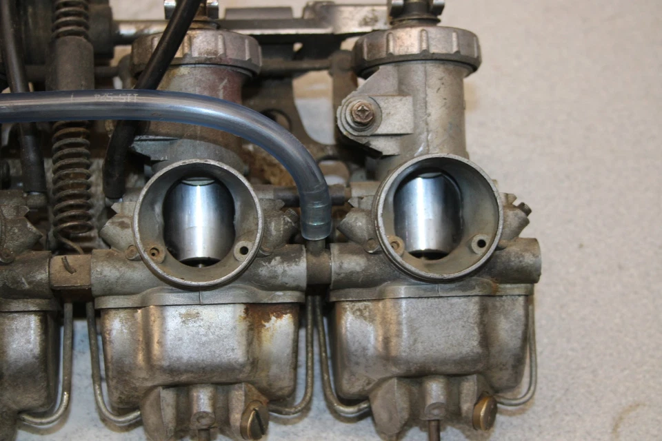 Honda CB750K 750 1975 cuatro carburadores de carbohidratos 064A 7940 ABS Foto 2 de 4