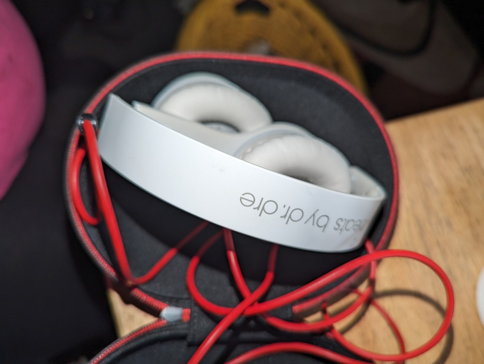 BEATS BY DR. DRE SOLO HD WIRED ON EAR HEADPHONES WHITE