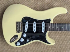 PRS SE Silver Sky Electric Guitar Moon White, Bolt-On John Mayer Black Guard Bag