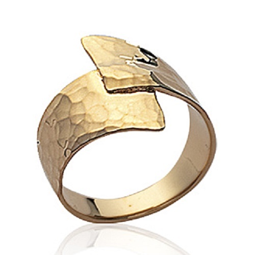 Bague martelée plaqué or 750 millièmes, l'idée cadeau idéale à taille au choix