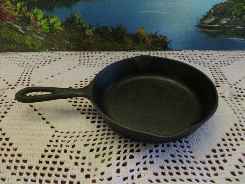 Vintage Cast Iron Skillet Fry Pan Number 3 Lodge 2P, 6" w/ Heat Ring 1 Notch