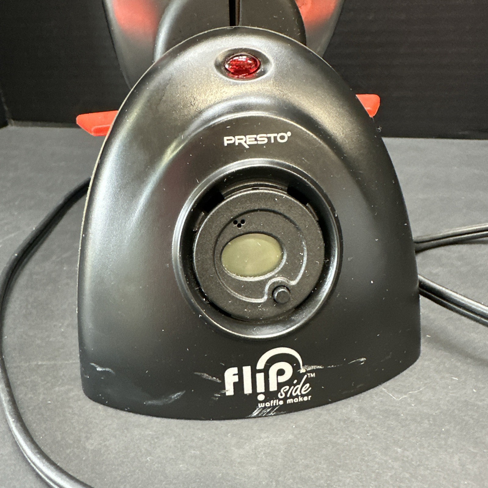 Presto FlipSide Belgian Waffle Maker Electric Non Stick TESTED WORKS Small Dent