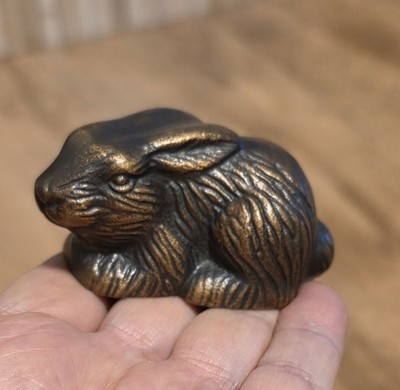 Hase Bronzefigur,  Lene Stefansen & Gießerei Aalborg Broncestøberi - 7 cm, 417g