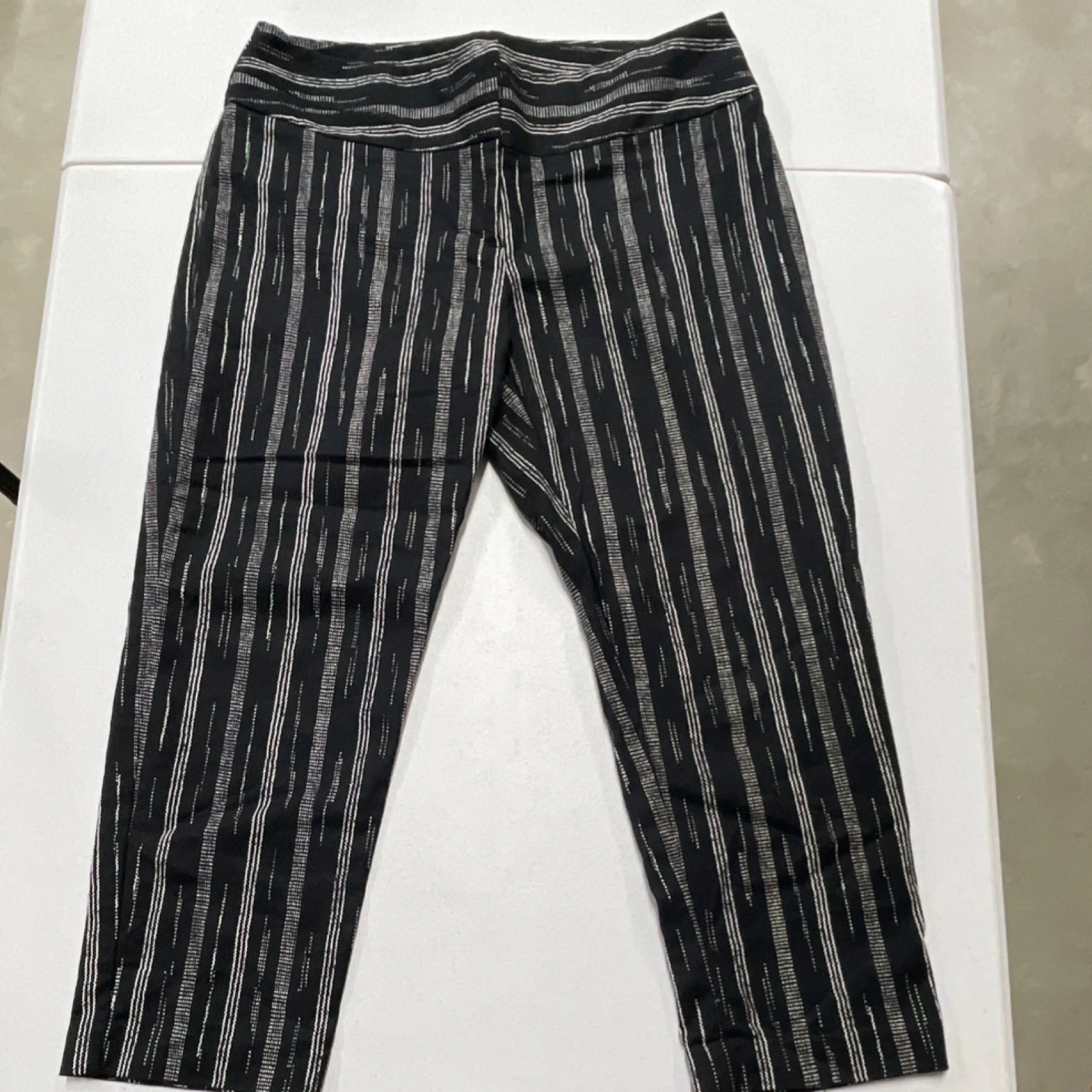 APT. 9 Women's Black White Striped Button Zip Pocket Flat Front Capri Pants