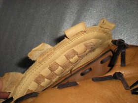 GUANTE DE B&Eacute;ISBOL RASGADO WEB Easton NES13 Natural Elite 13" para zurdos