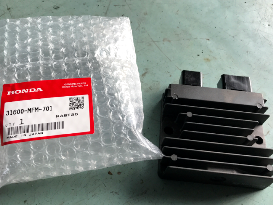 Honda CB400SF Revo NC42 regulator genuine 31600-MFM-701 New Japan