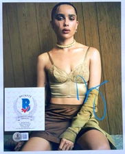 ZOE KRAVITZ SIGNED BATMAN CATWOMAN 8X10 PHOTO SEXY KIMI MAD MAX BLINK TWICE BAS