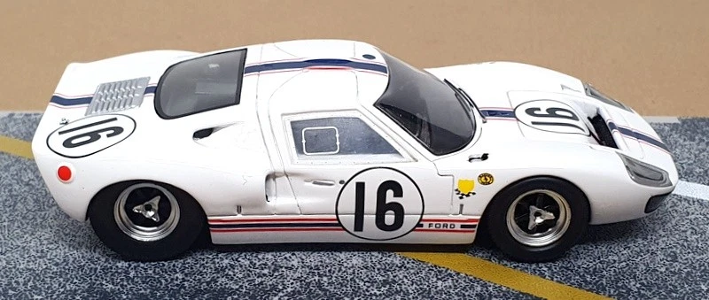 Extraña resina escala 1/43 BZ297 - Ford GT40 #16 Le Mans 1967 - blanca Foto 3 de 4