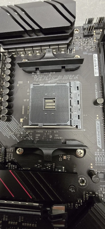 ASUS ROG STRIX B550-E GAMING AMD B550 DDR4 Socket AM4 ATX Motherboard - Image 3 of 4