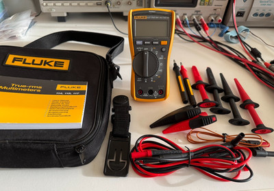Fluke 117 Multimeter mit Tasche inkls. Messleitungsset,Sehr guter Zustand
