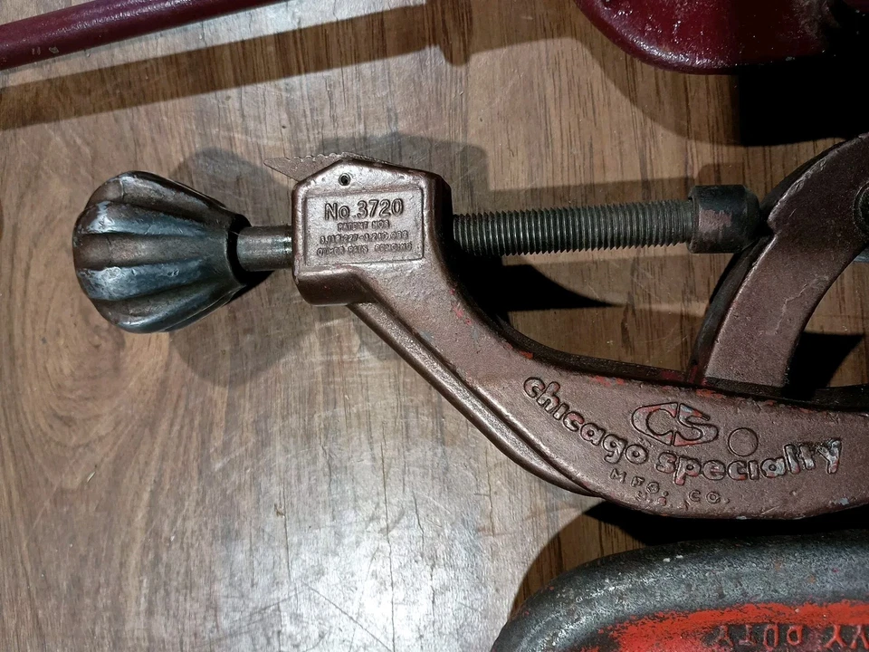 (3) Pipe Cutter(s) Ridgid 2A Chicago Specialty American Pipe Tool Co. Lot of 3 - Image 3 of 4