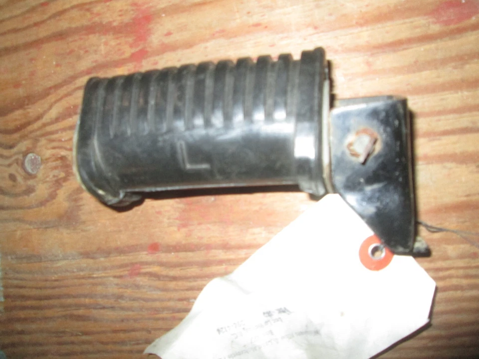 Yamaha 1977 XS750-2D 1978 - 1979 XS750 / S LH rear peg assembly 1T4-27430-00-00 - Image 2 of 4