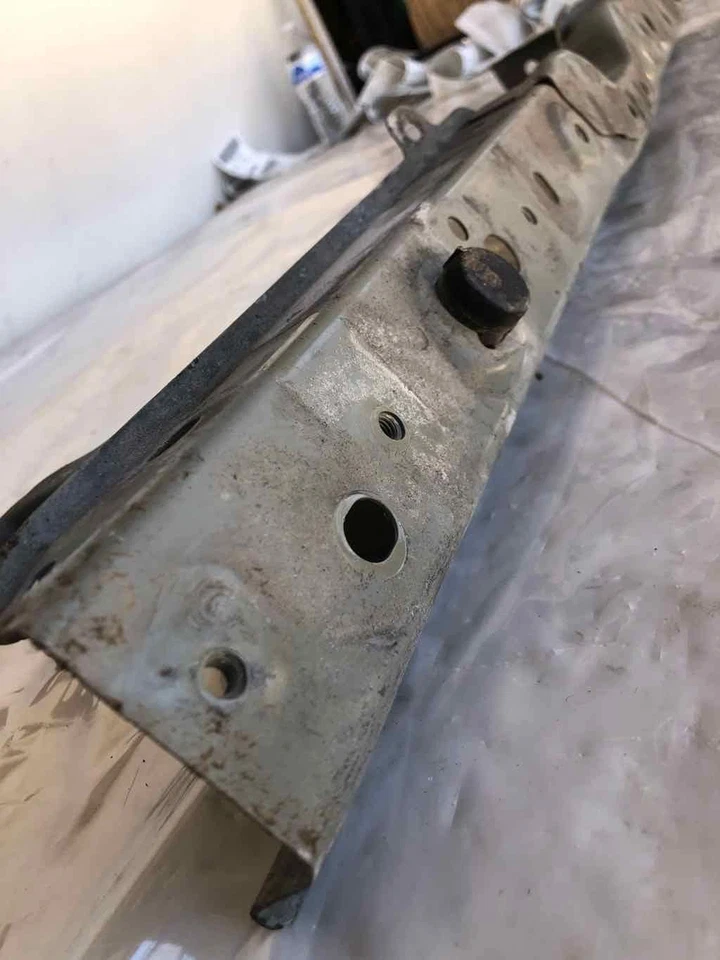 Nissan Leaf 2011 2012 parachoques delantero refuerzo viga de metal hatchback fabricante de equipos originales Foto 3 de 4