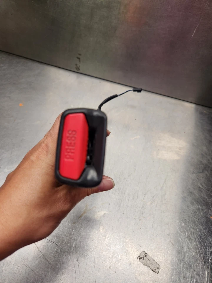 05-09 Chevy Trailblazer Envoy GM hebilla de cinturón de seguridad de pasajero delantero derecho OEM 2022790 Foto 4 de 4