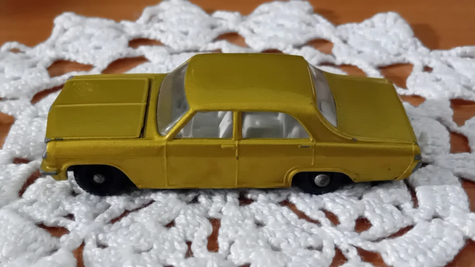 Matchbox-Lesney, N°36: "Opel Diplomat". Color Oliva. - Immagine 3 di 4
