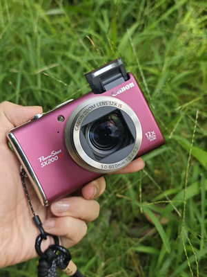 Canon PowerShot SX200 IS Red 12.1MP 12x Optical Zoom Compact