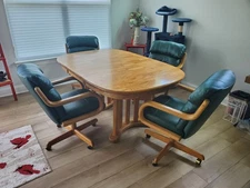 Caster Chair Company 5 Piece Dining Set; 42"x30"x60" Dining Table & Chairs