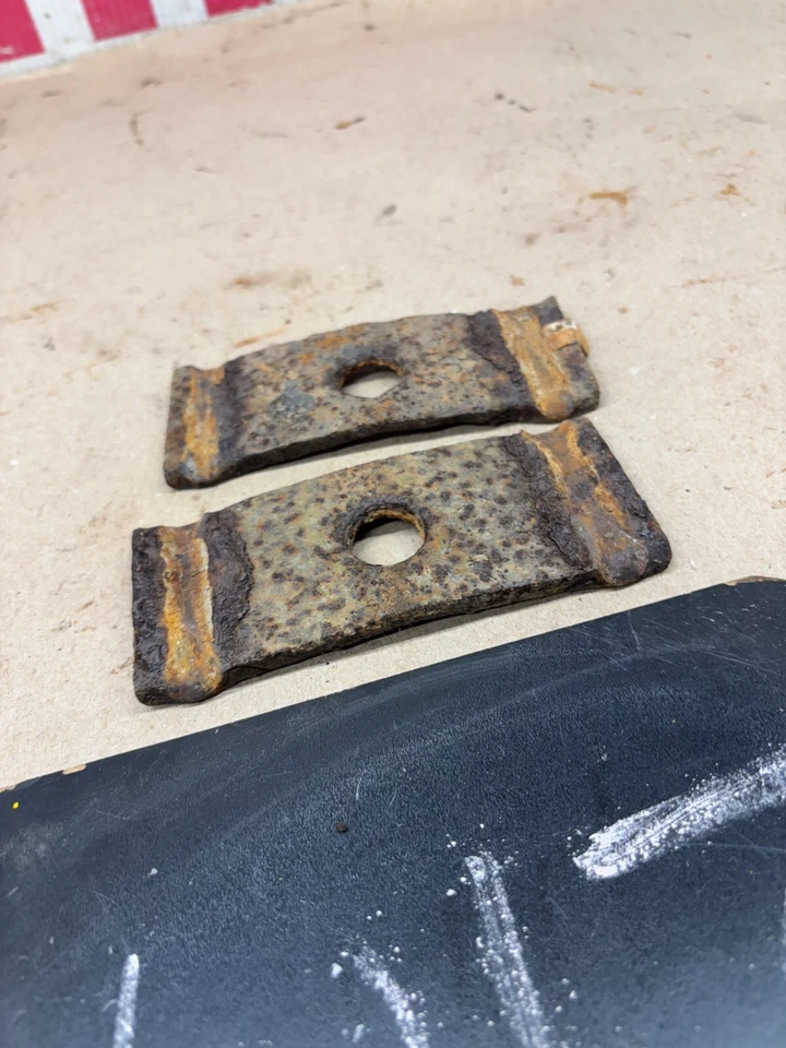 1981 86 1988 年道奇 W100 W150 4WD 4X4 LEAF 弹簧安装板衬套垫片 原始设备制造商 — 第 3/4 张图片