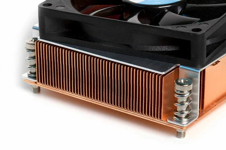 Dynatron R30 Intel Socket 2011/2066 2U Active CPU Cooler - Image 4 of 4