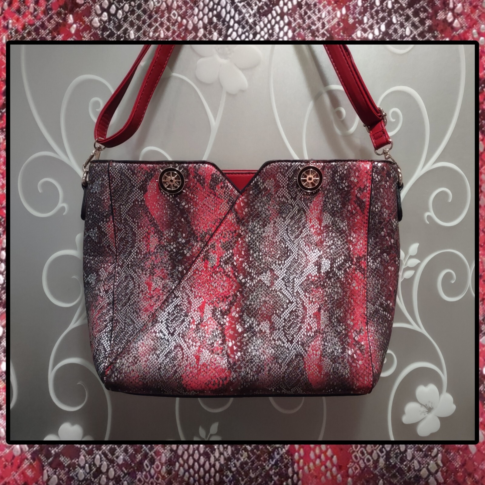 Stylish Snakeskin Pattern Purse - image 2