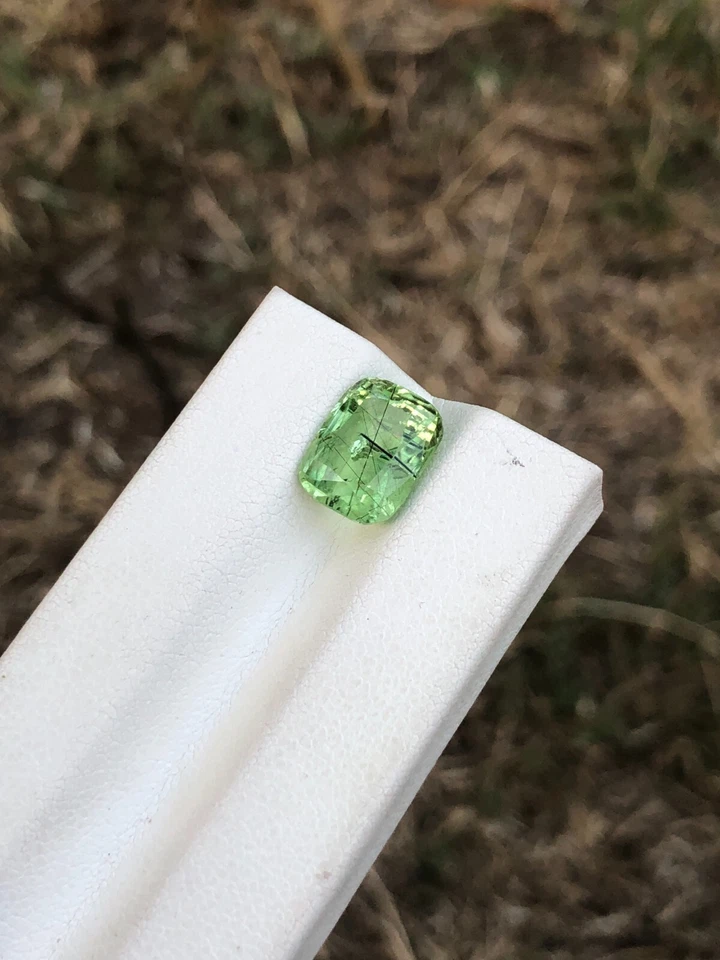Natural Ludwigite Peridot 4.50 Carats – Apple Green Radiant Faceted Cut Gems - Image 3 of 4