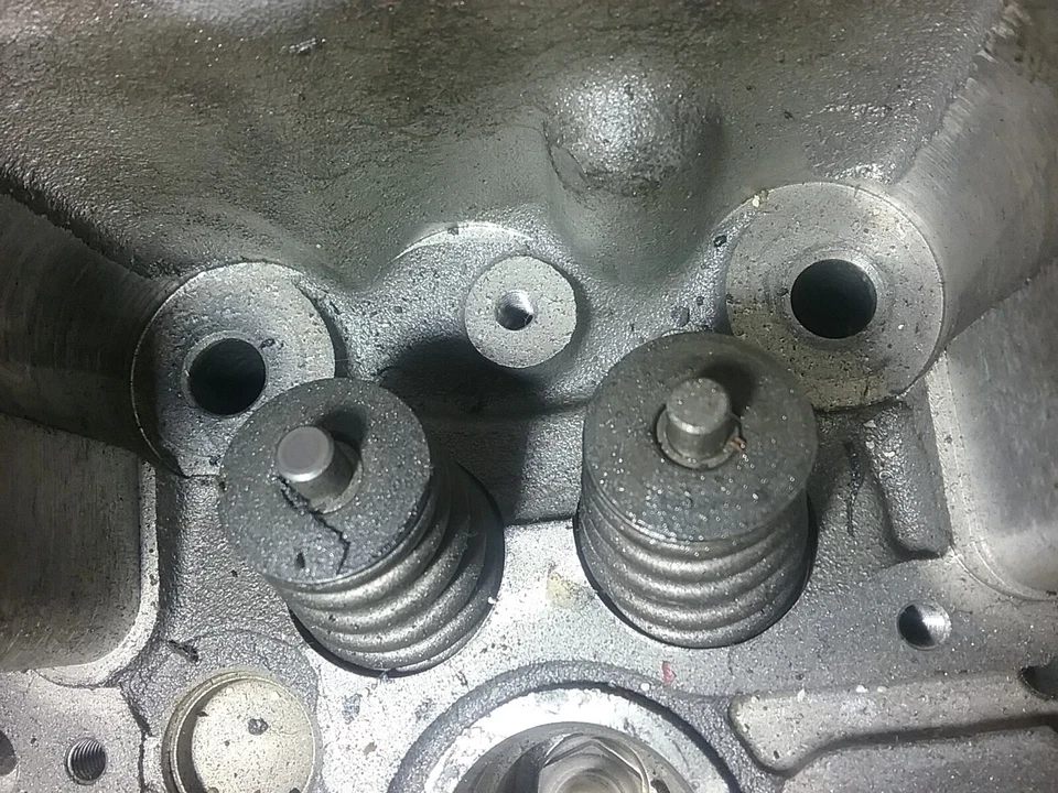 Левосторонняя головка блока цилиндров 2000-2002 Porsche Boxster 986 996.104.671.0R 2,7 л  - Изображение 2 из 4