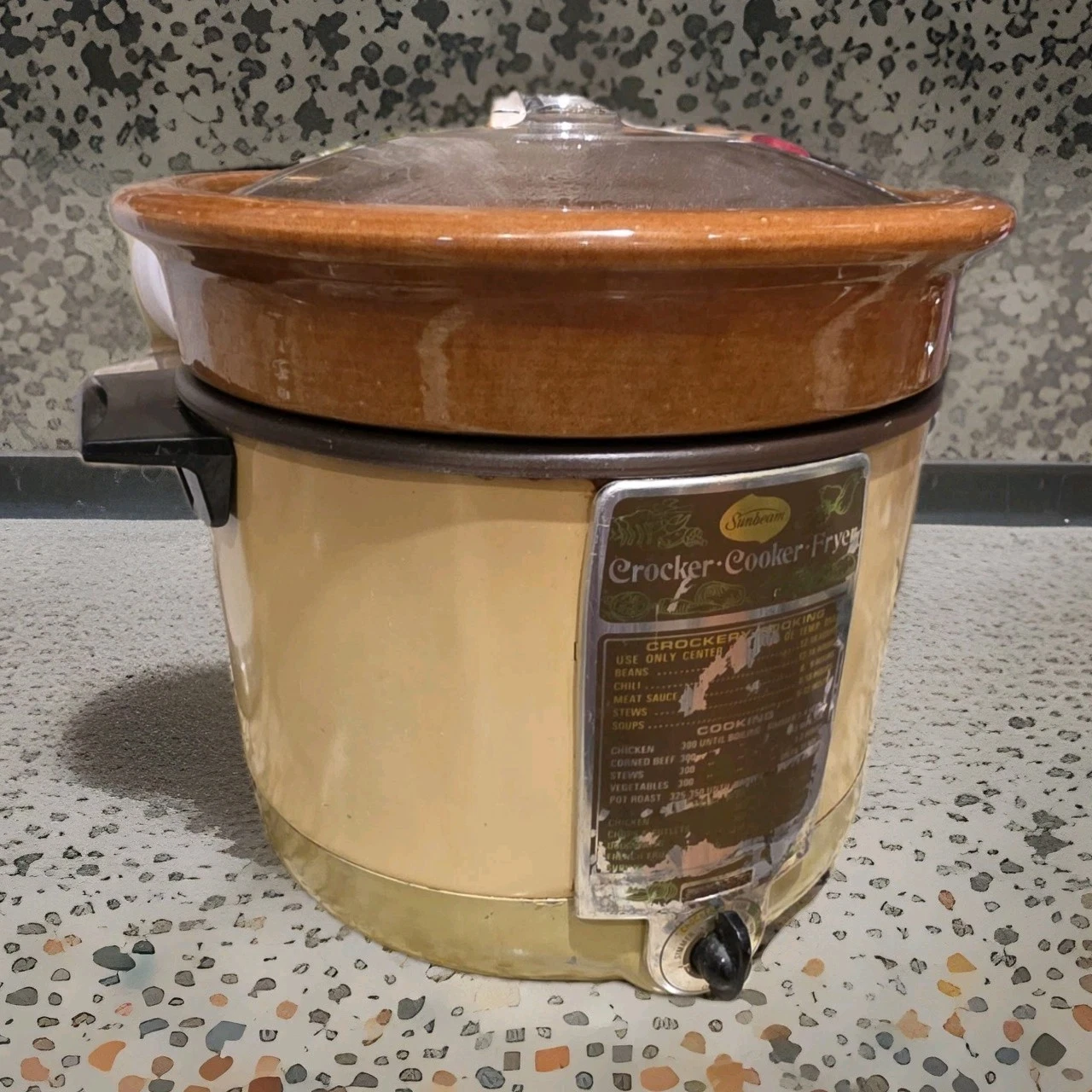 Vintage 70's Sunbeam Crocker Pot Slow Cooker Deep Fry Avocado Green Harvest Gold