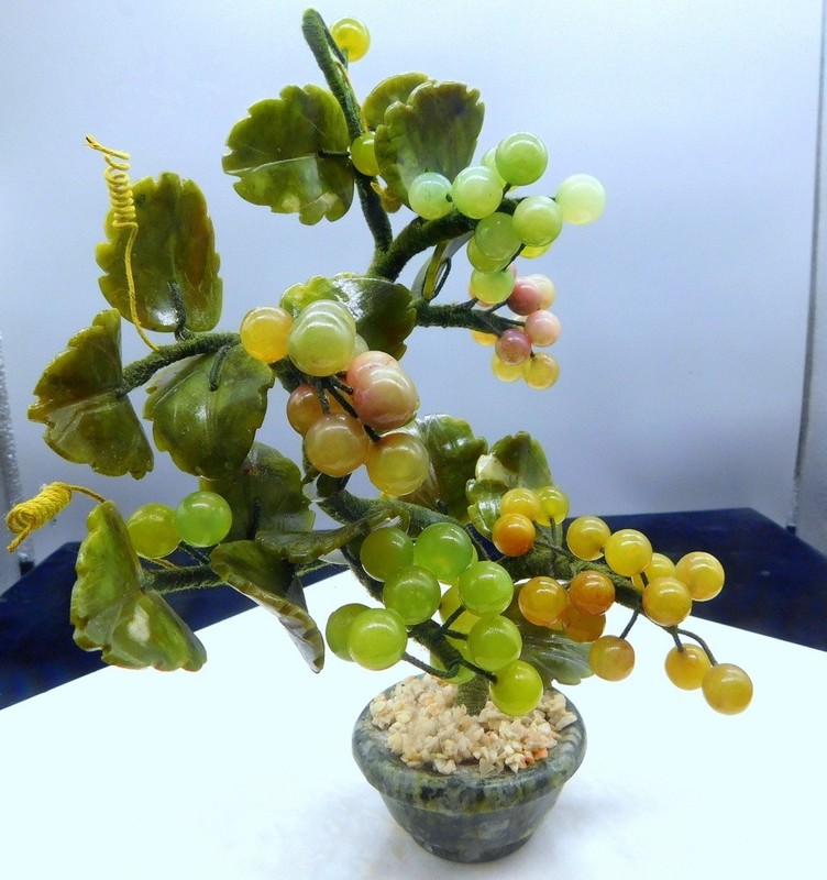 Green & Pink Jade, Carved Leaves Grapes, Berries Fruit Bonsai Tree Piss of Decor