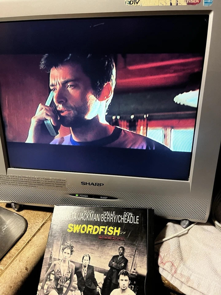 🔥 Sharp LIQUID CRYSTAL TV LC-13AV6U Retro Gaming Built in Stand Works READ - Image 3 of 4