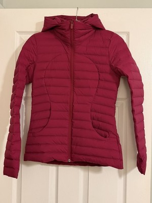 Lululemon Women s Pack It Down Jacket  LW4BOVS Pomegranate Bag Size 4 EUC