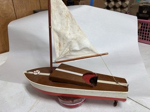 VINTAGE CRAGSTAN WOOD TOY BOAT WITH INBOARD AND SAIL POWER